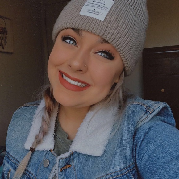 Meet your Posher, Kailey - Picture 2 of 8